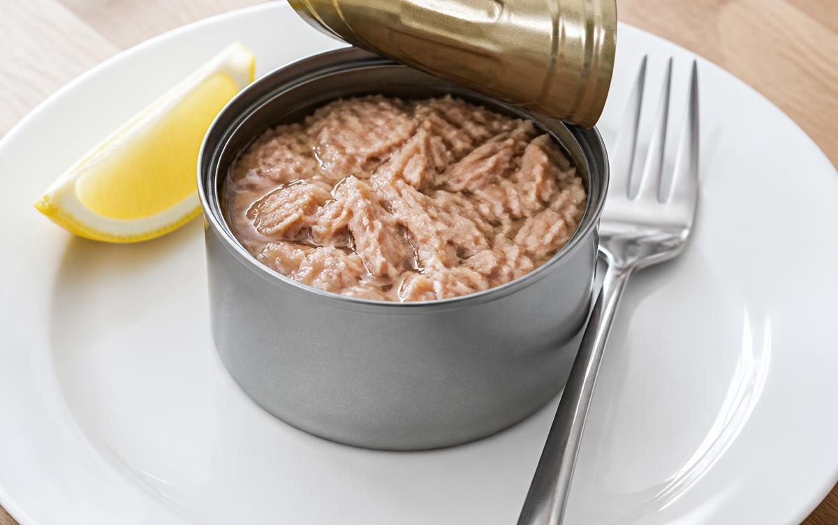 What are the nutrition facts for a can of tuna?